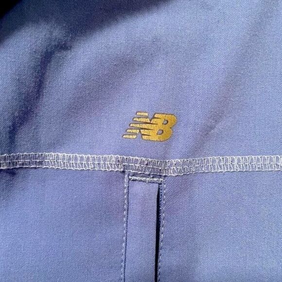 New Balance Zip Up Lightweight sweatshirt with pockets. - Picture 5 of 8